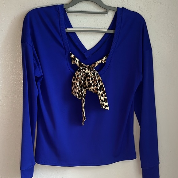 Beautiful royal blue blouse with leopard tie in back - Picture 3 of 4